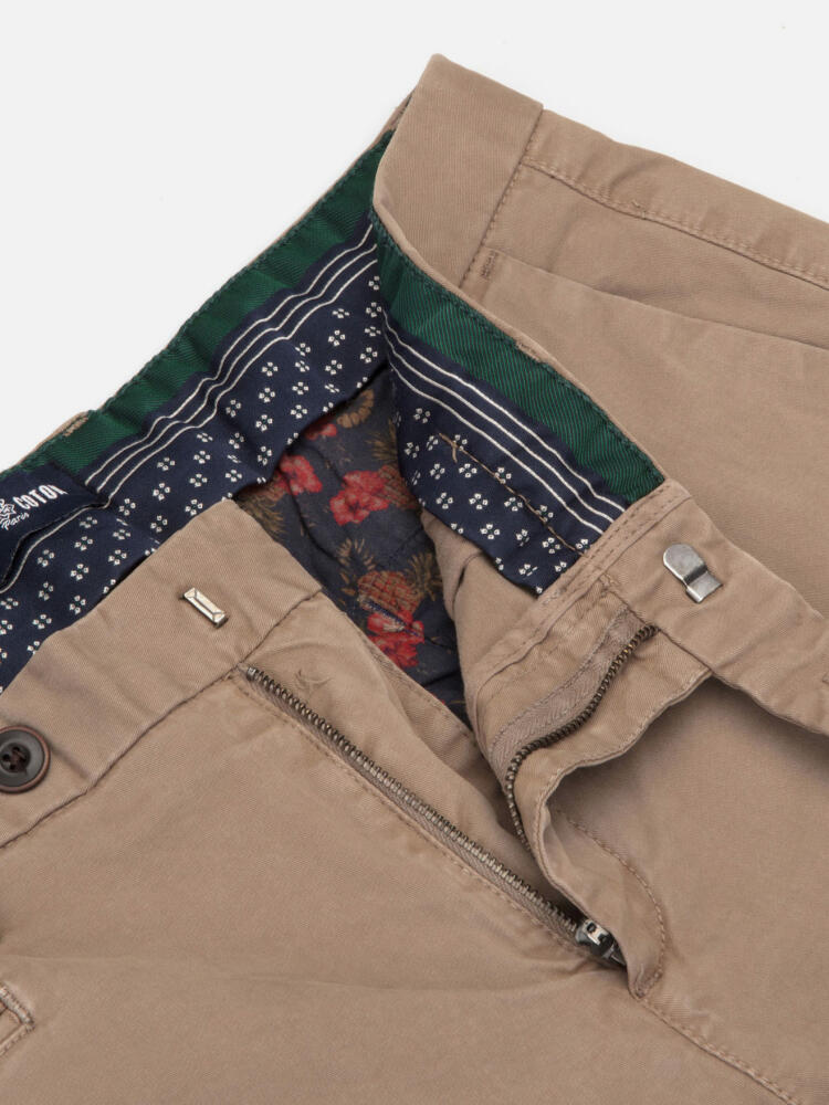 Pantalón chino beige