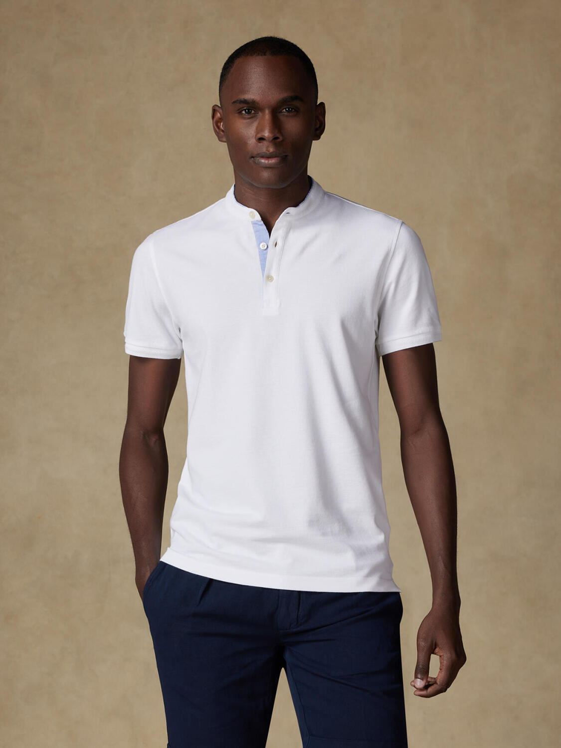 Polo collo mao, piqu&eacute; bianco