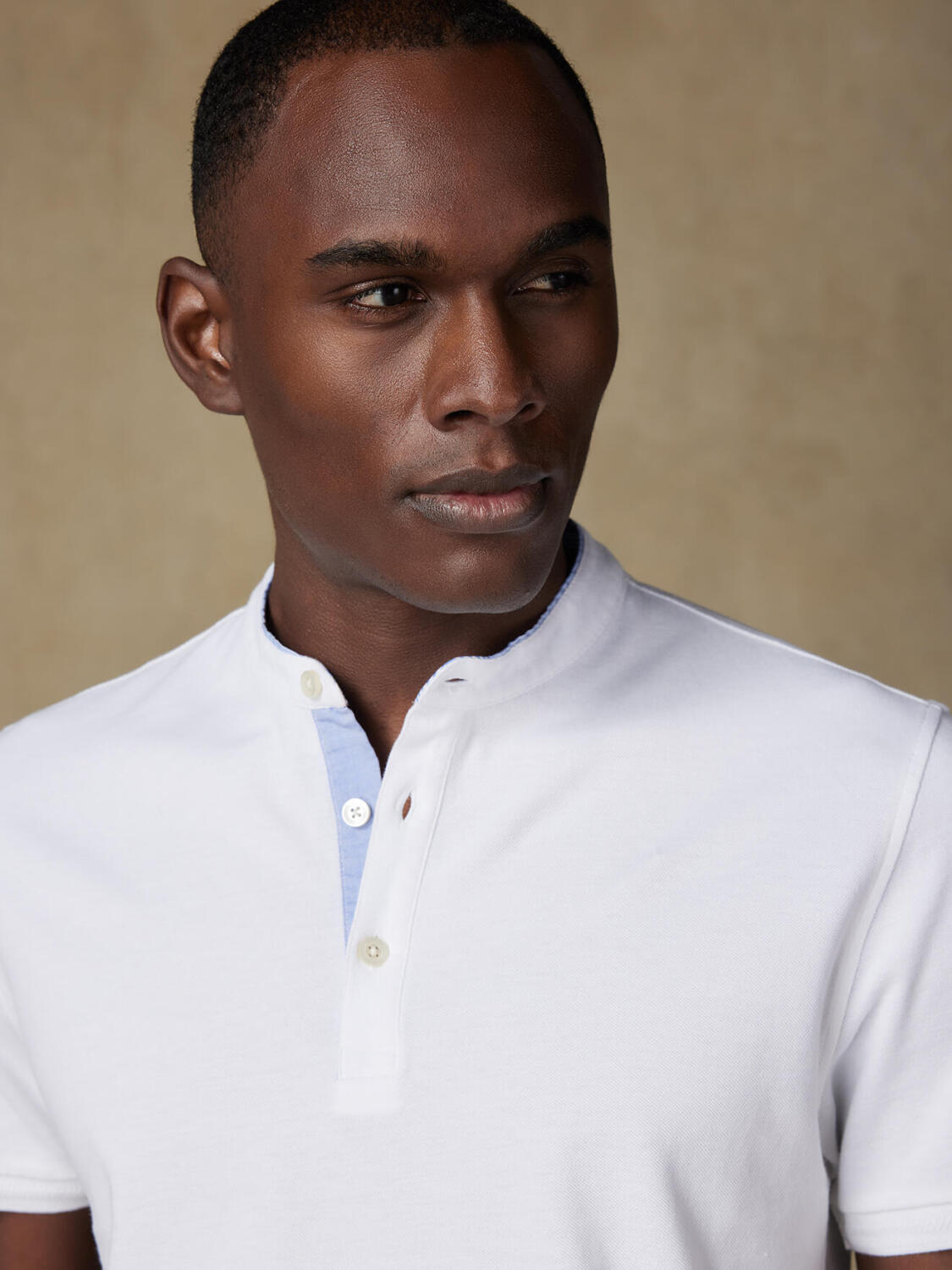 Polo collo mao, piqu&eacute; bianco