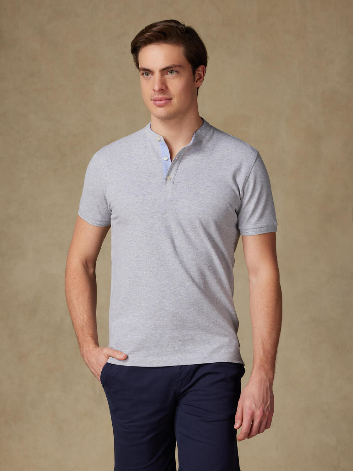 Polo mao kraag in grijs piqu&eacute;