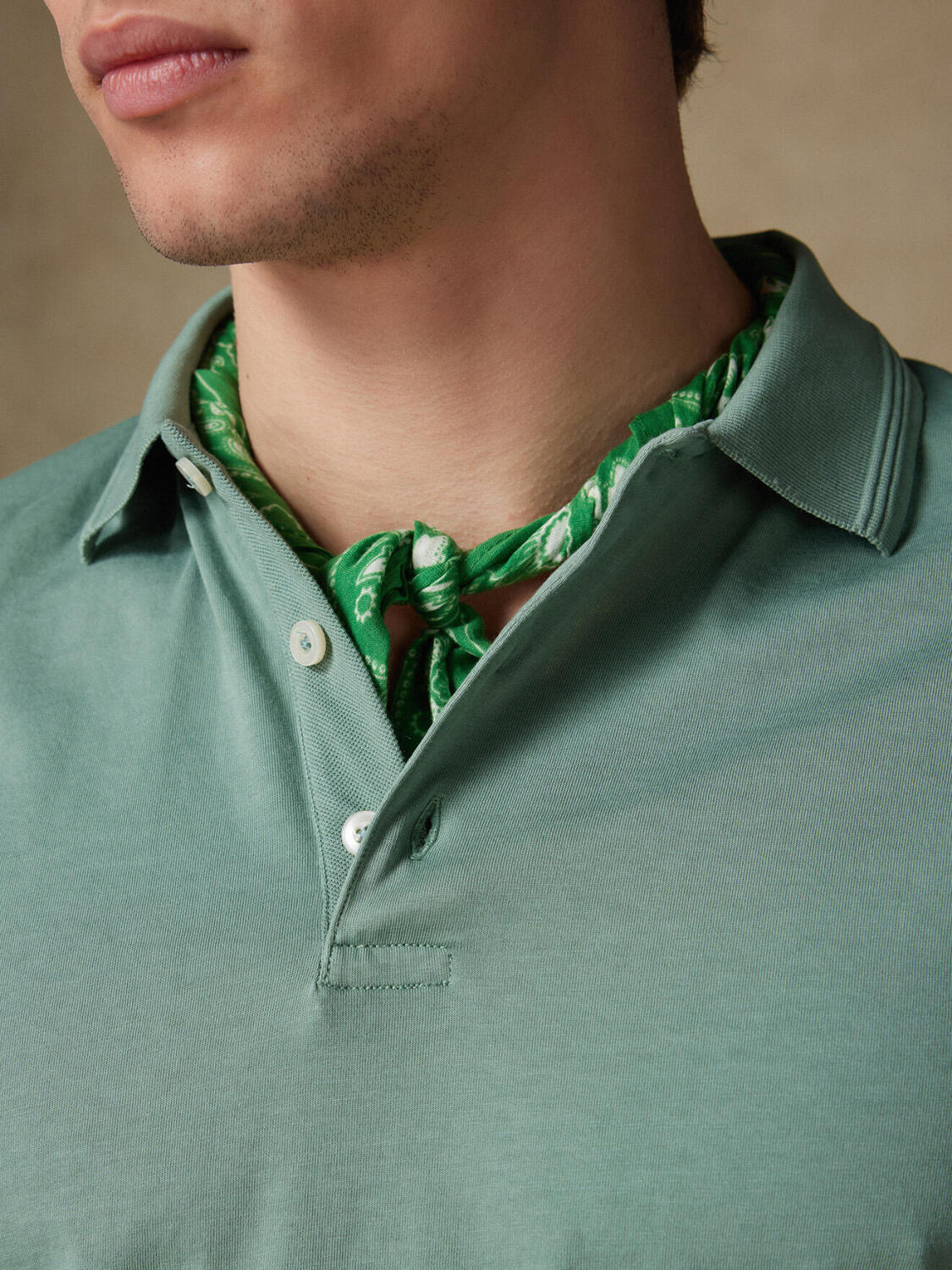 Polo Gareth aus celadonfarbenem Jersey