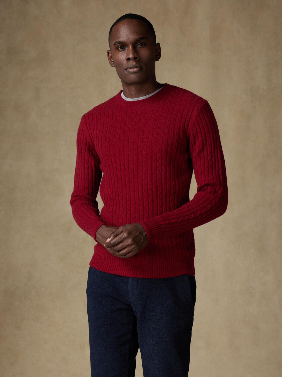 Dustin burdeos cuello redondo