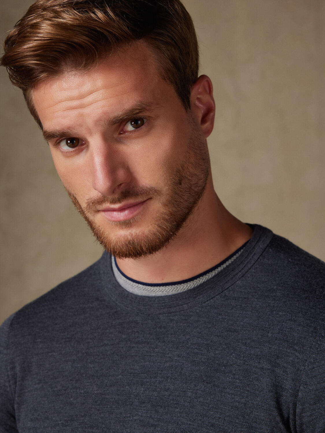 Russel round neck in charcoal grey merino