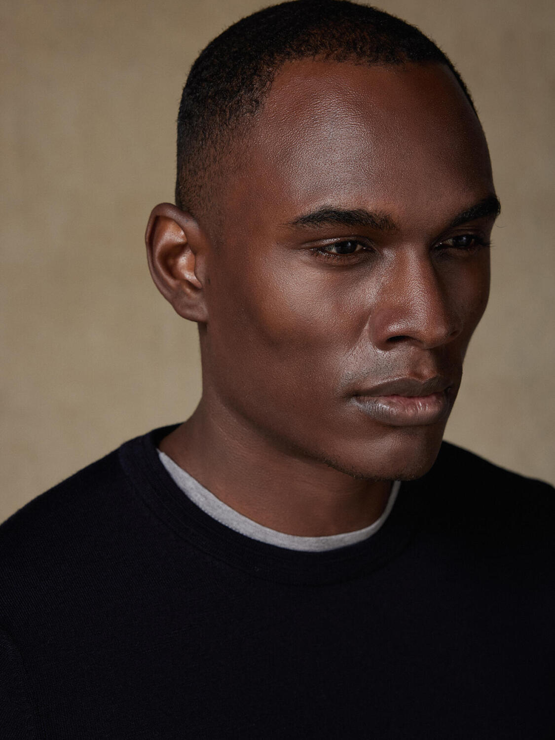 Russel Rundhalsausschnitt aus marinefarbenem Merino