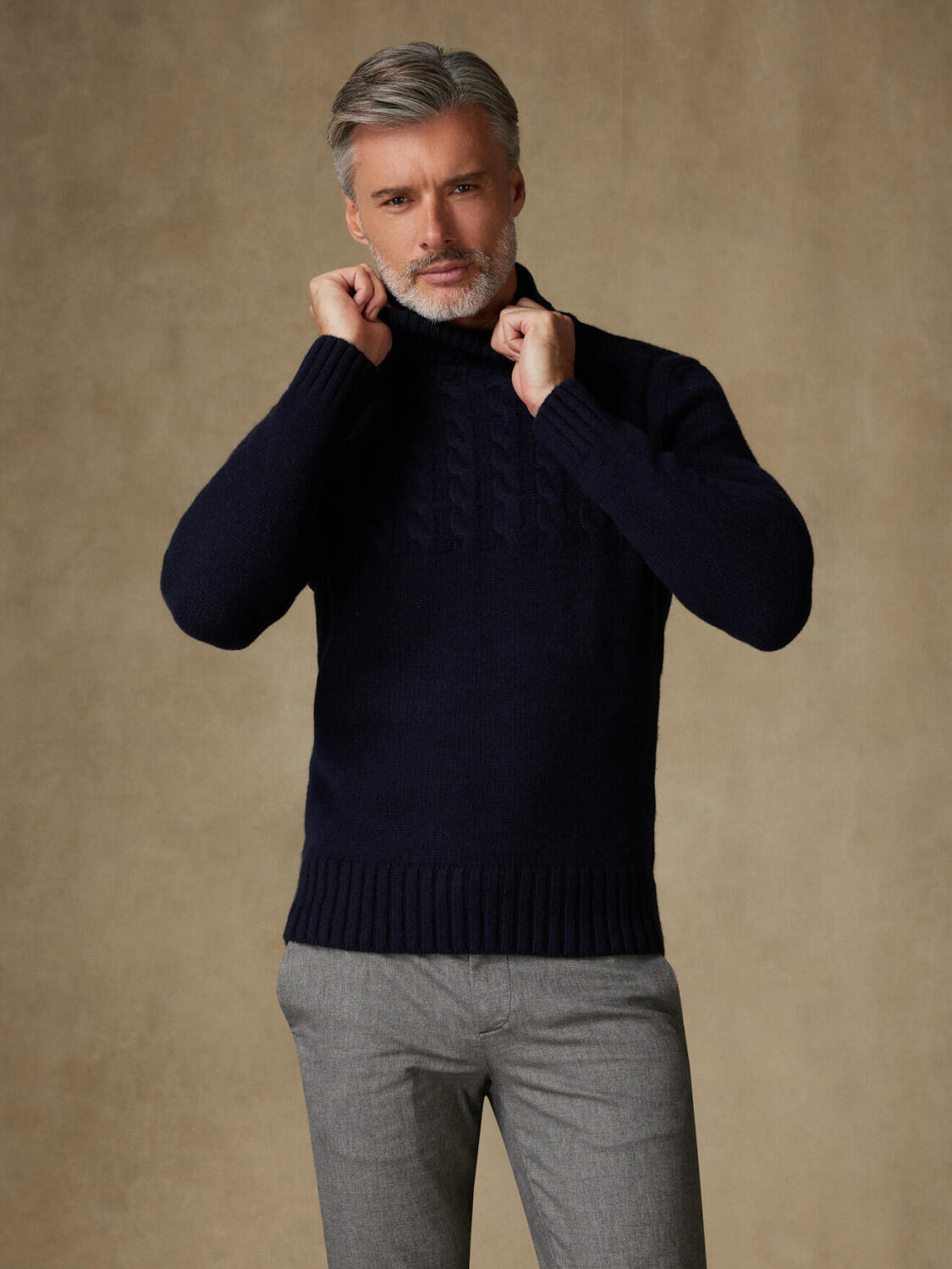 Cuello alto Abby azul marino