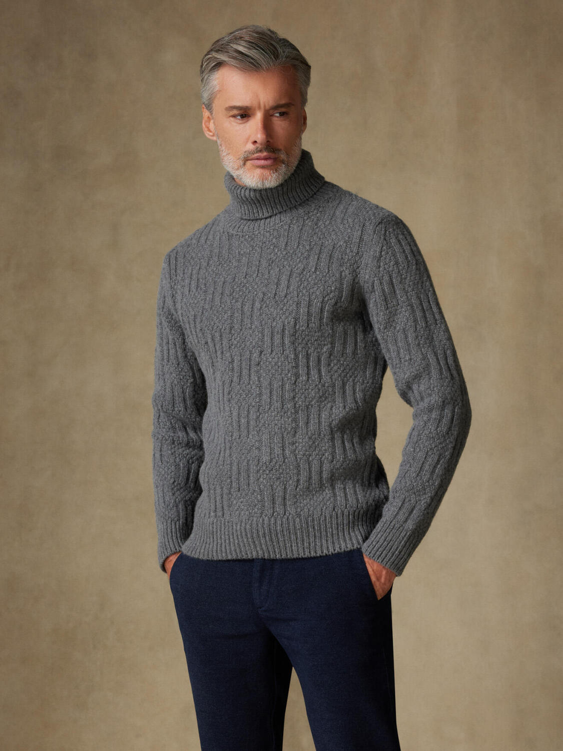 Alex gris cuello alto estructurado