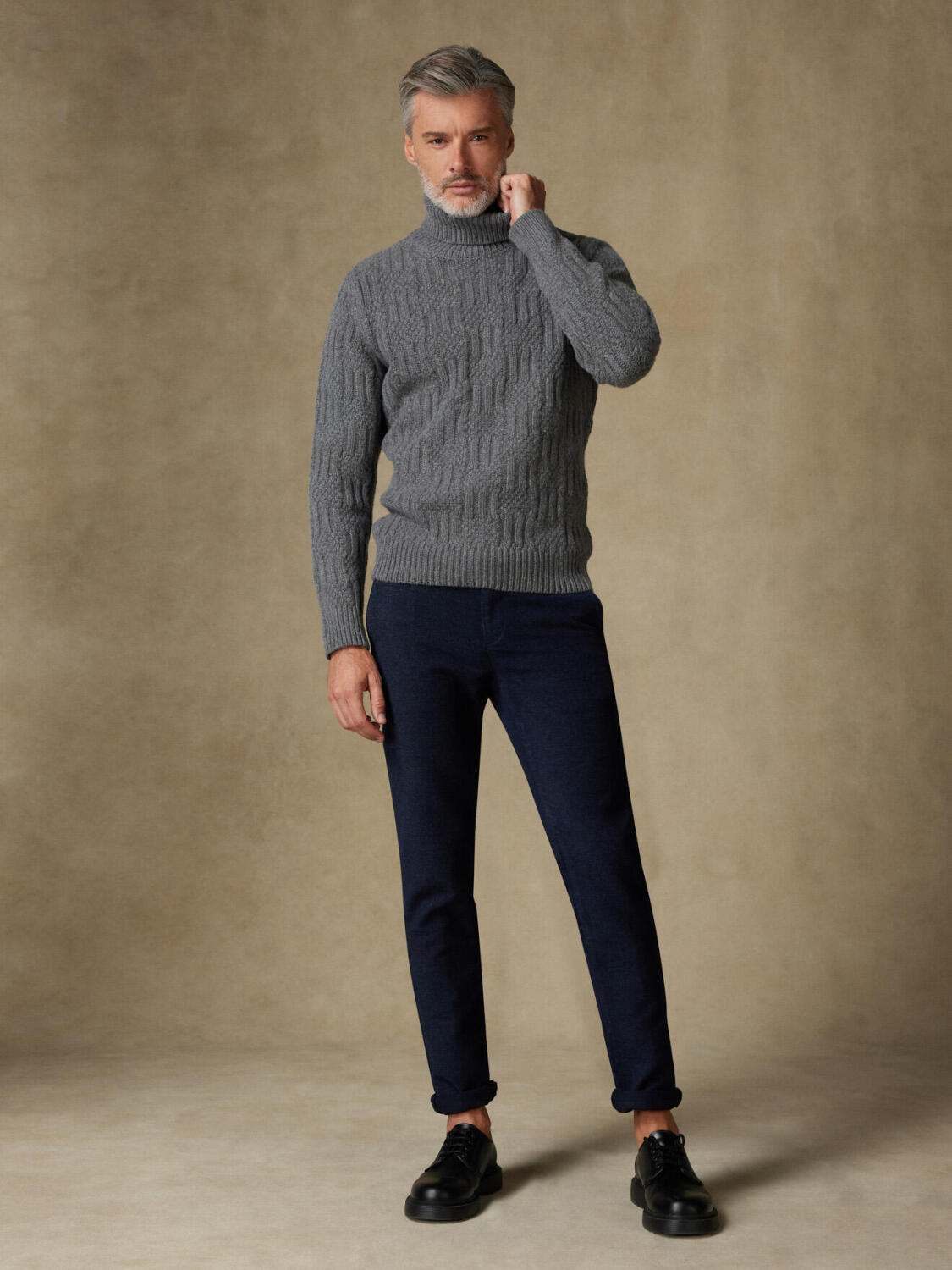 Alex gris cuello alto estructurado