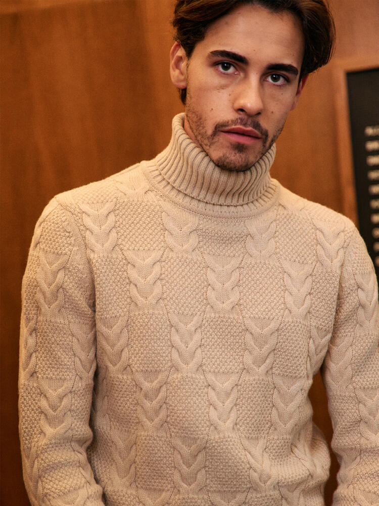 Berny turtleneck in beige lambswool