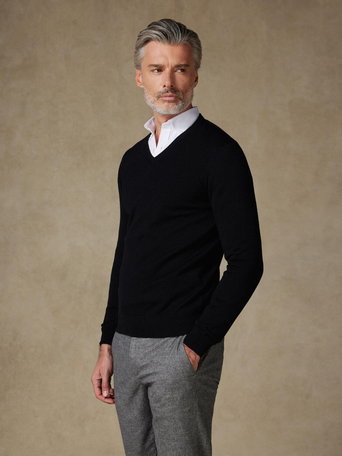 Maglia scollo a V Dylan in lana merino nera