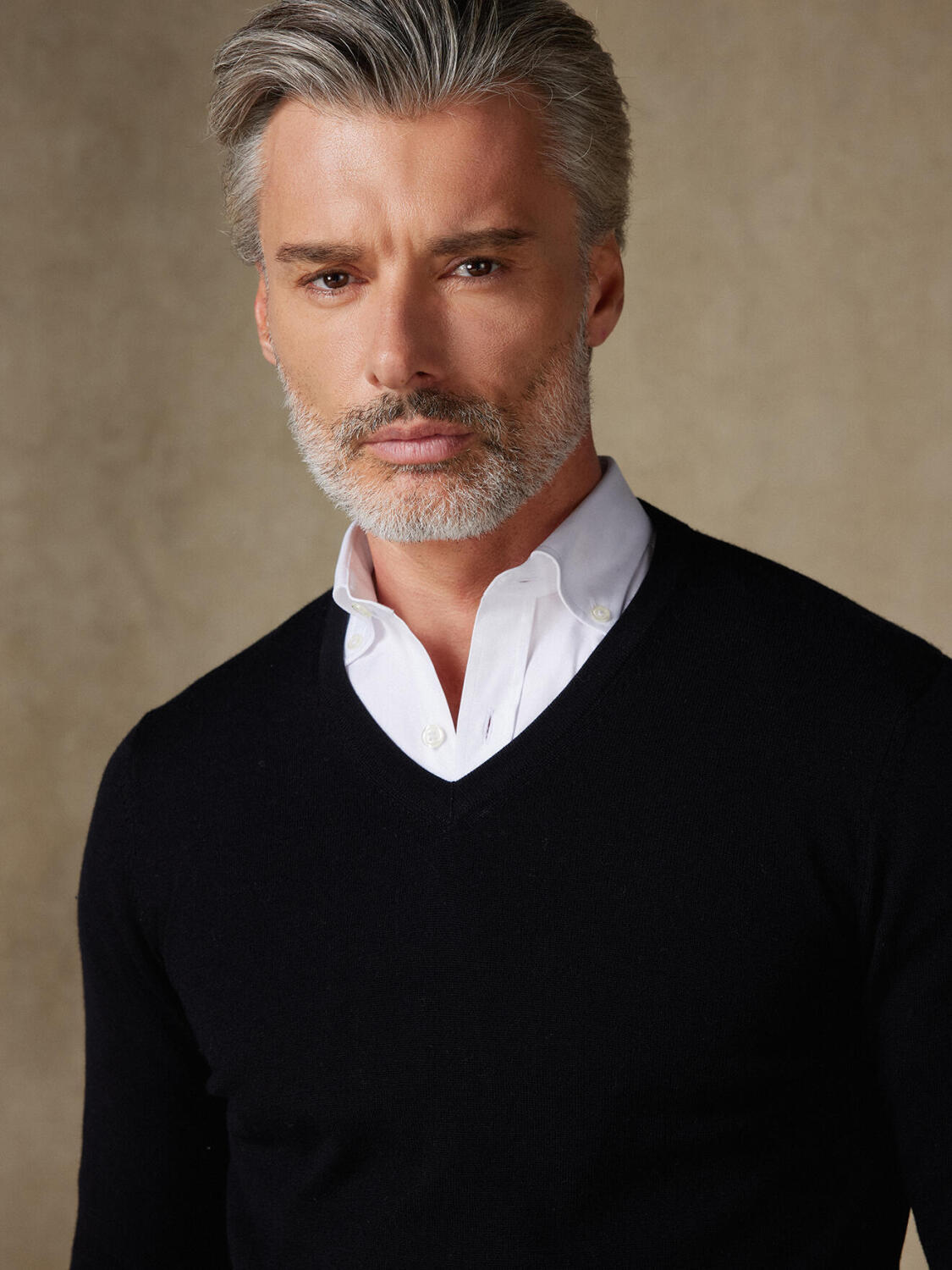 Maglia scollo a V Dylan in lana merino nera