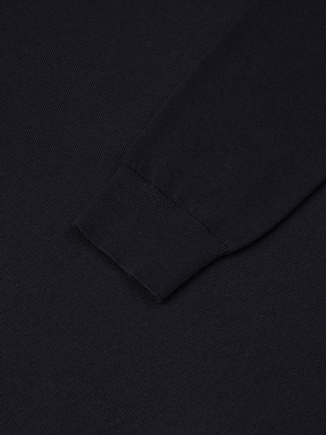 Dylan V-neck in navy merino