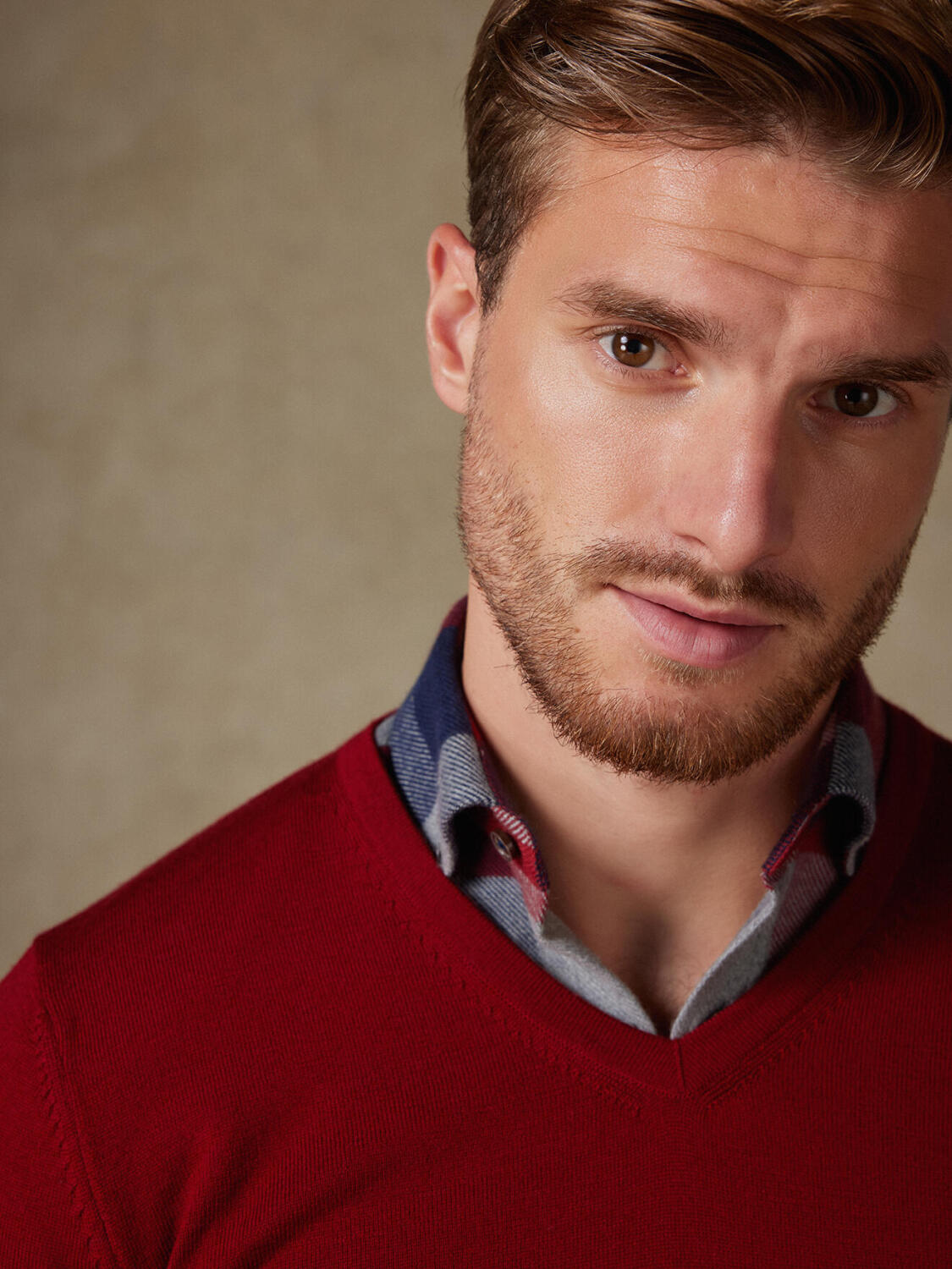 Maglia scollo a V Dylan in lana merino bordeaux