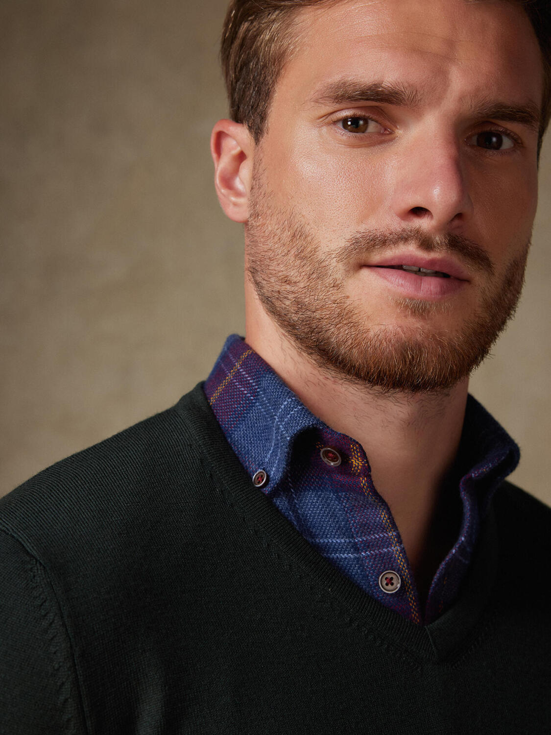 Maglia scollo a V Dylan in lana merino kaki