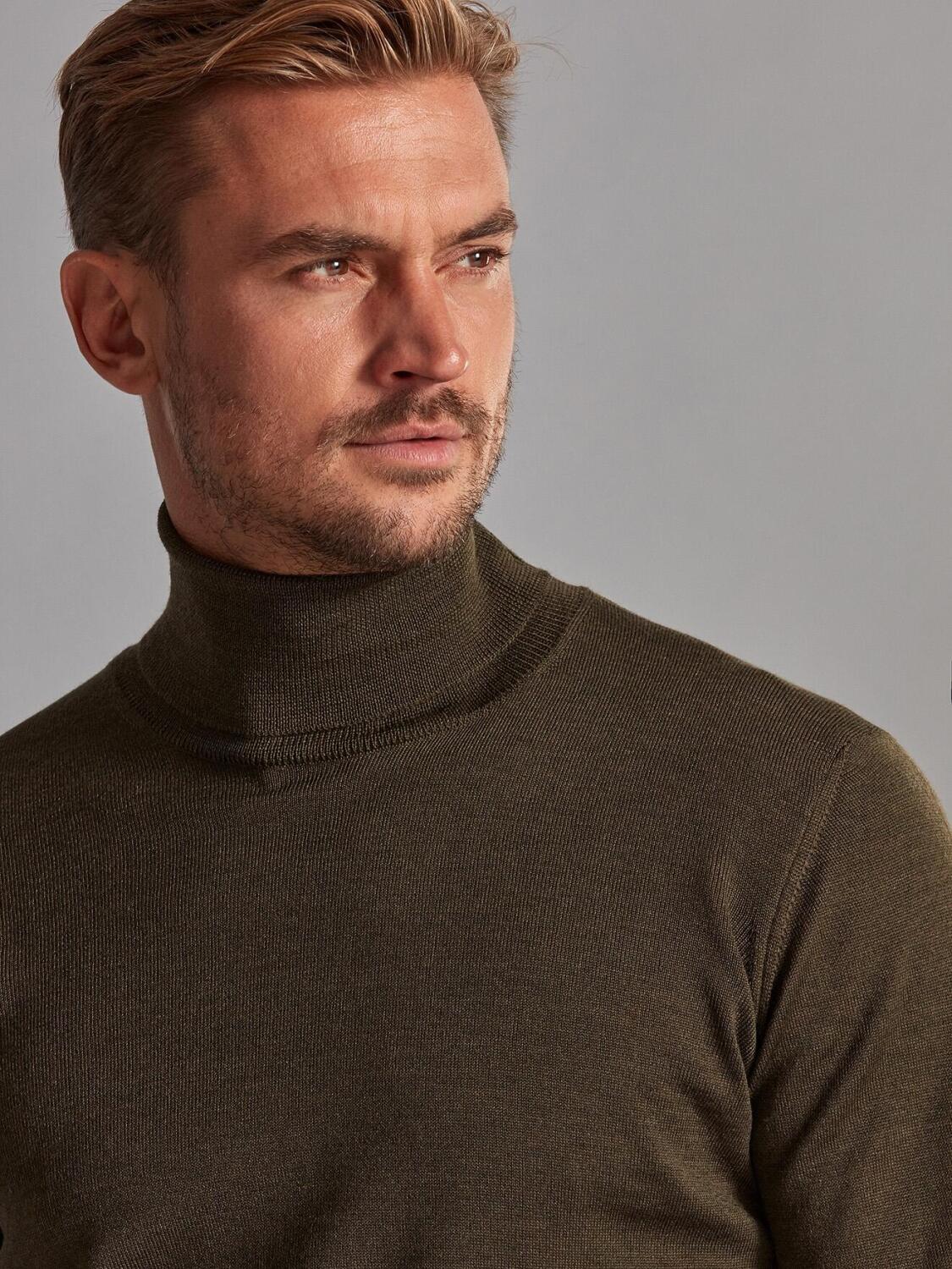 Bond turtleneck in khaki merino