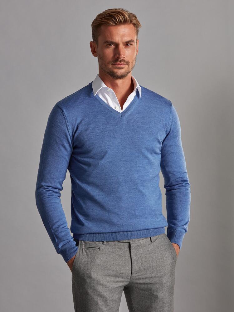 Benjy V-Ausschnitt Pullover aus himmelblauer Merinowolle