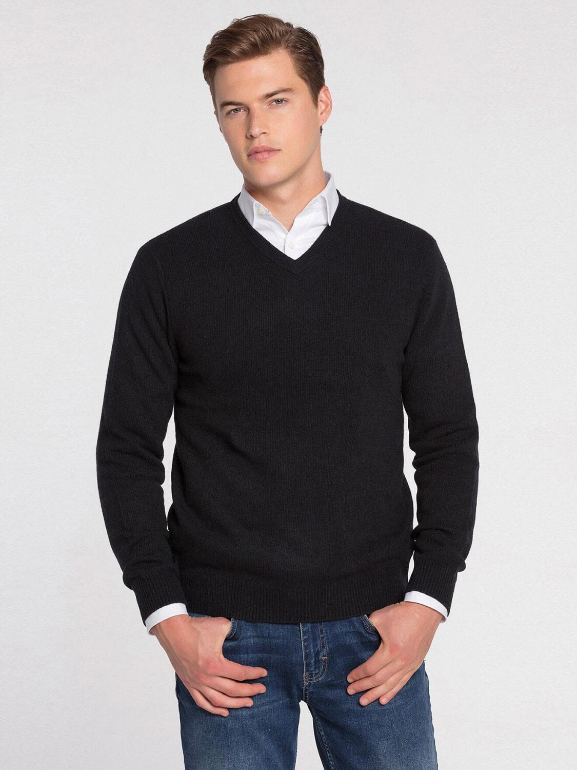 Trui met zwarte V-hals, lamswol