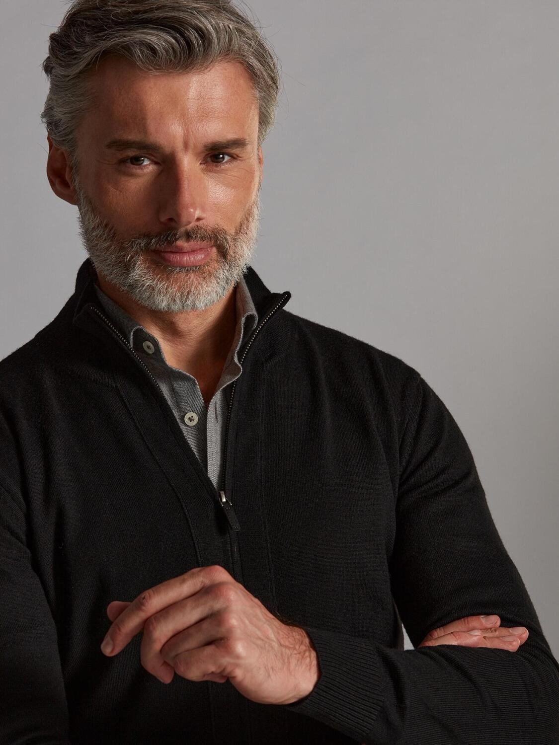 Bady Strickjacke mit Reißverschluss aus schwarz Merinowolle