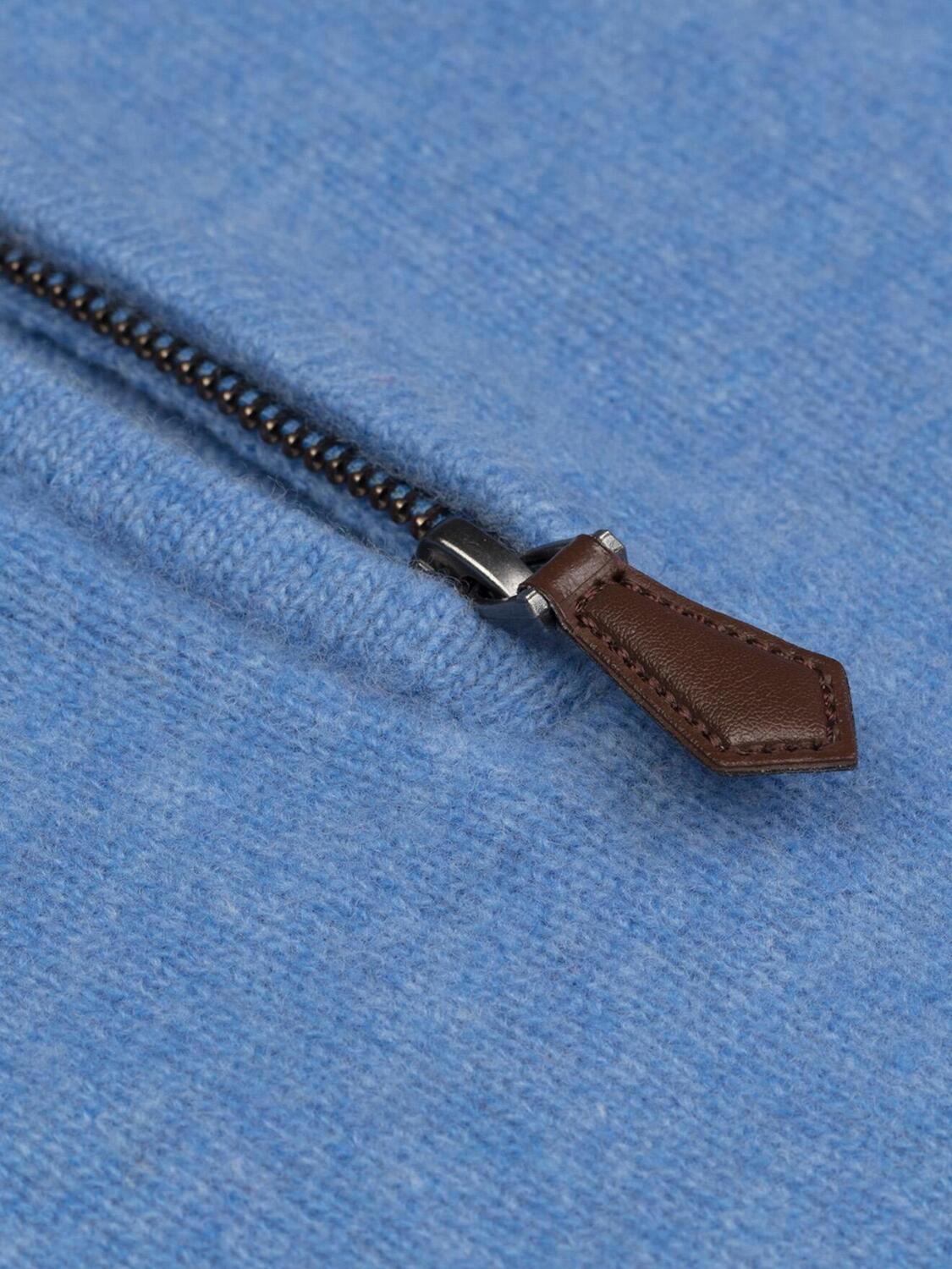 Himmelblauer Pullover aus Lammwolle mit Reißverschluss