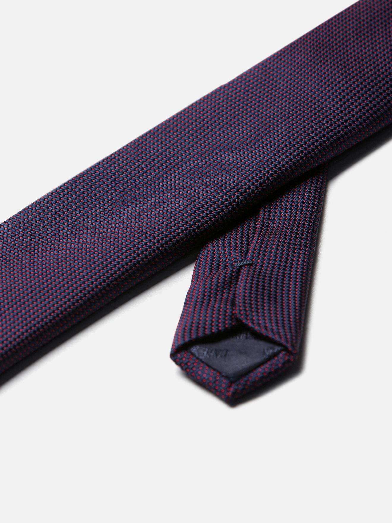 Cravate fine en soie marine natté rouge