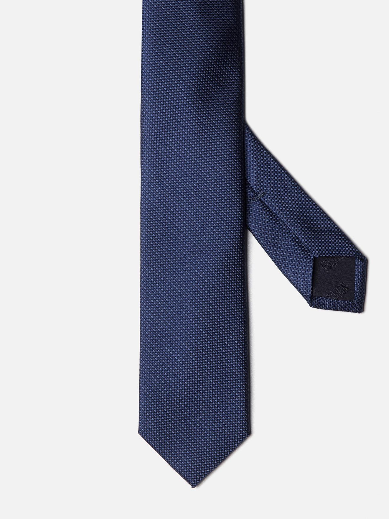 Cravate fine en soie marine natté bleu