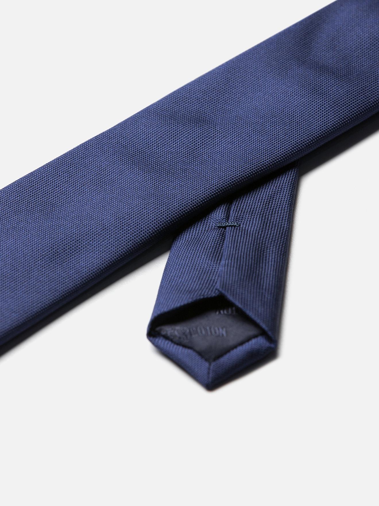 Cravate fine en soie bleue