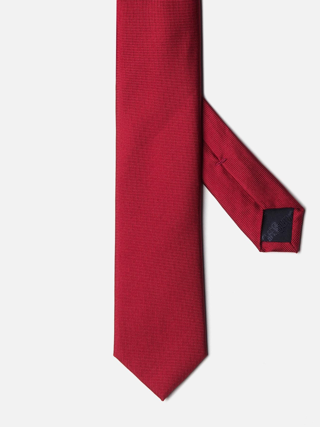 Cravate fine en soie rouge
