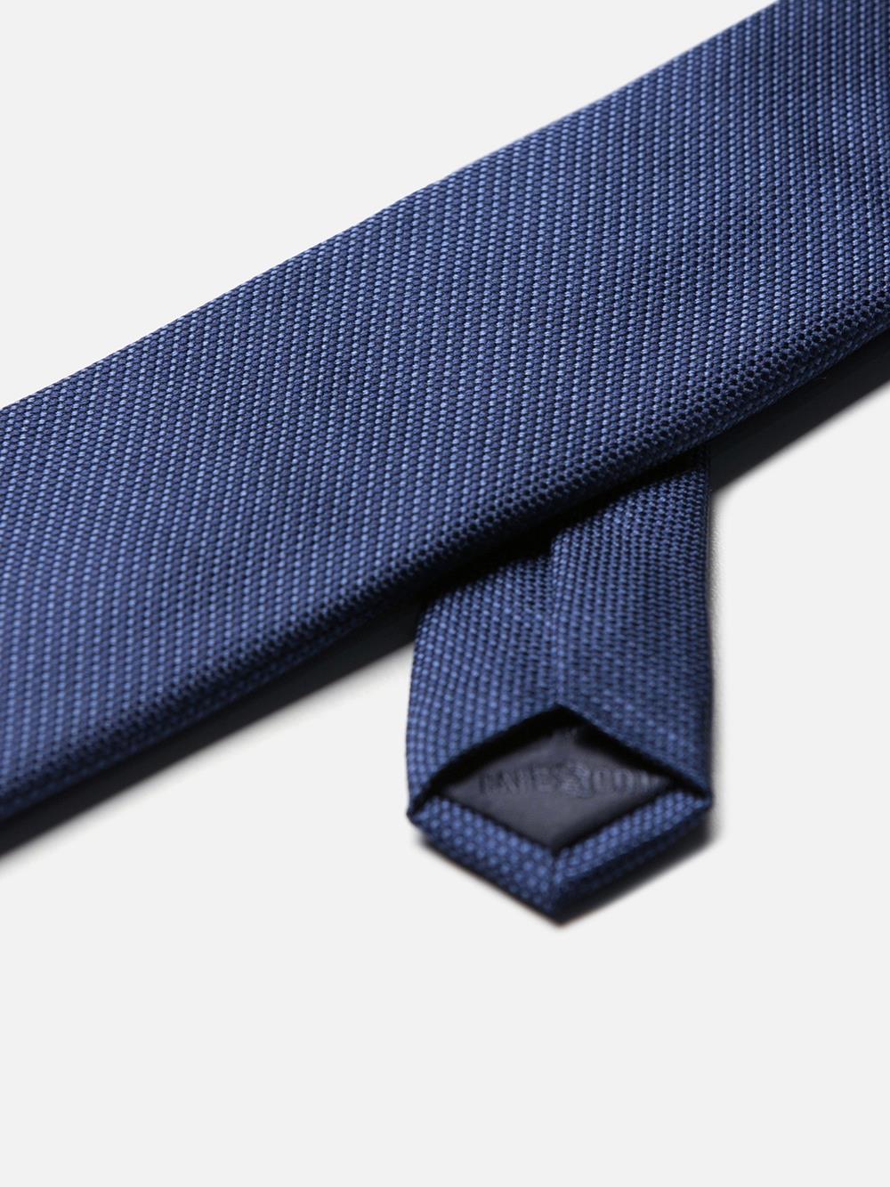 Cravate en soie marine natté bleu
